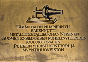 Pihallamme tehtiin puhelinhistoriaa